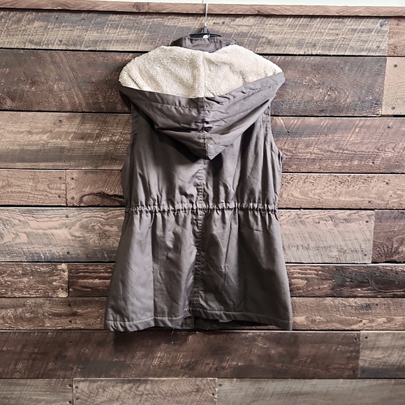 New with tags - C'EST TOI Medium Vest - Picture 3 of 9